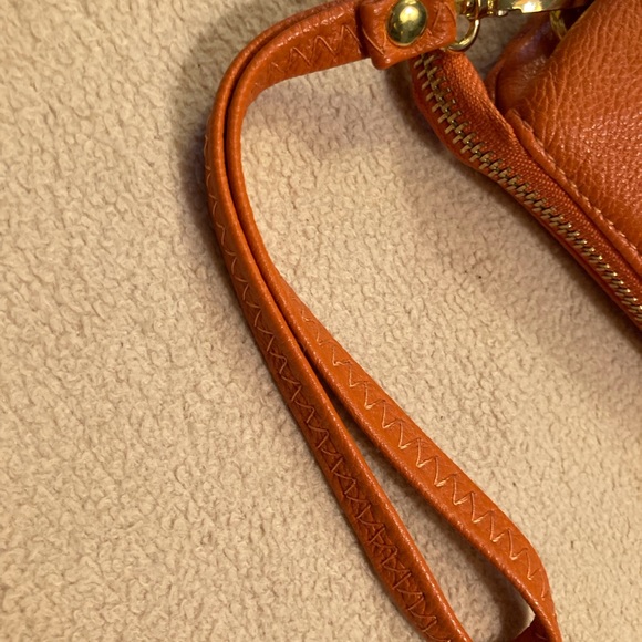 Persimmon orange supple textured leather casual bag with removable strap - Picture 6 of 16